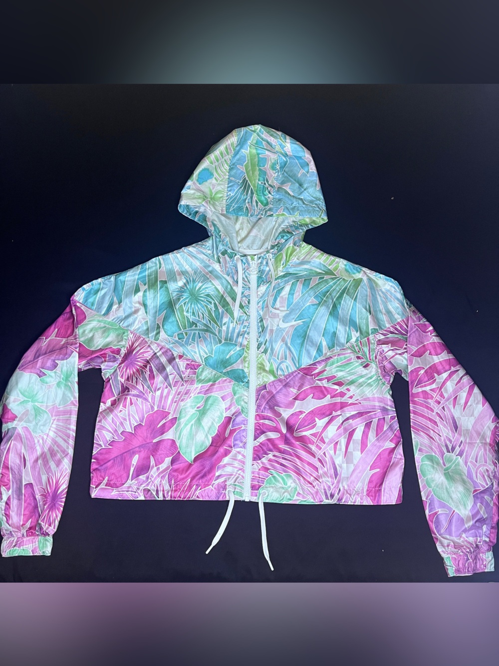 Nike women's Sportswear Windrunner cropped jacket Size Small